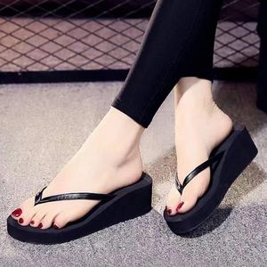 New Minimalist black faux leather wedge flip flop sandals